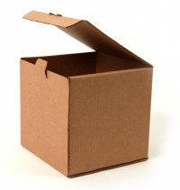 самосборная коробка из гофрокартона с открытой откидной крышкой